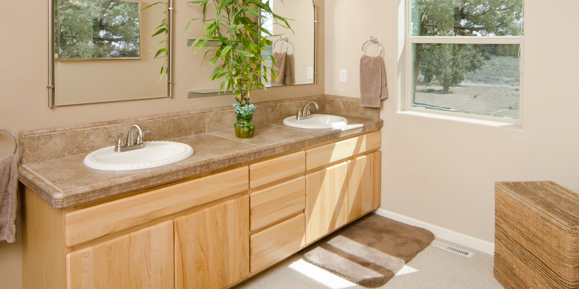 aesthetics-and-practicality-in-custom-bathroom-vanities